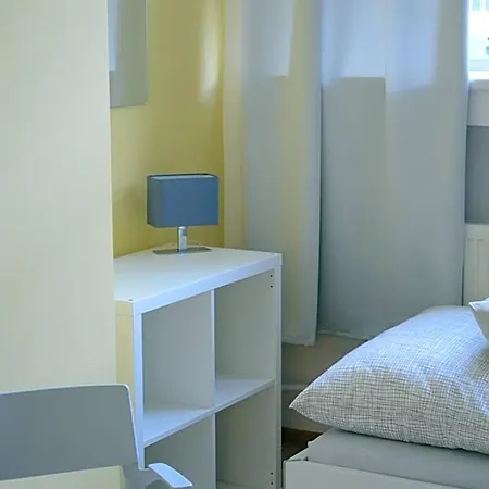 Hostel Bratislava Хостел *